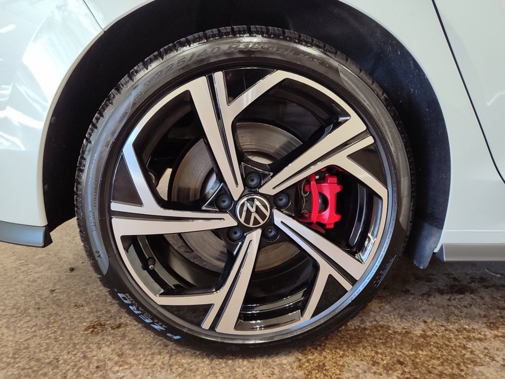 Used 2025 Volkswagen GTI SE FWD image 23