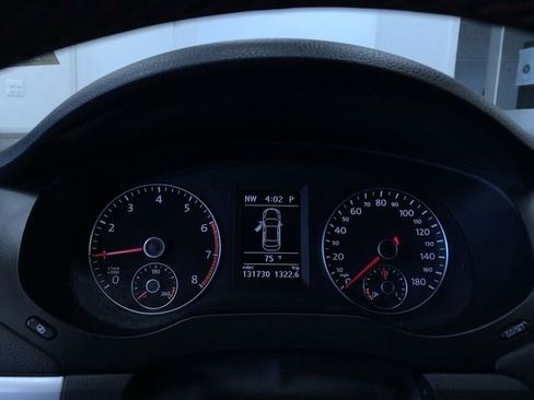 Used 2012 Volkswagen Jetta GLI FWD image 28