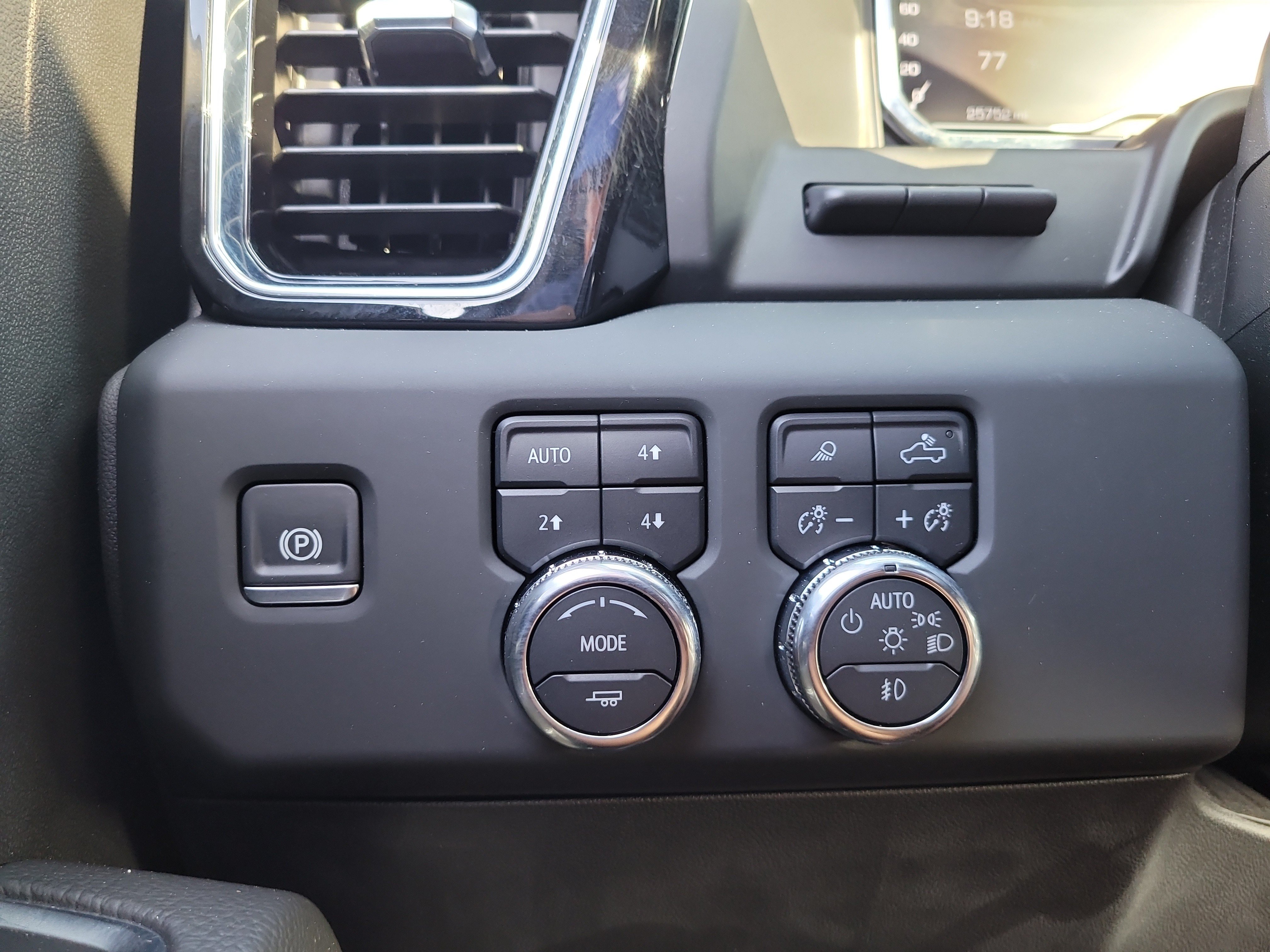 Used 2025 GMC Sierra 1500 Denali AWD/4WD image 33