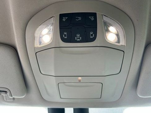 Used 2021 Chrysler Pacifica Touring-L FWD image 28