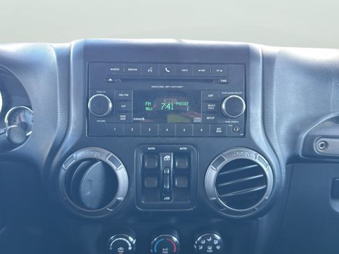 Used 2014 Jeep Wrangler Unlimited Sport w/ Power Convenience Group AWD/4WD image 26