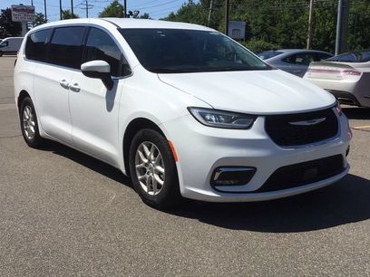 Used 2023 Chrysler Pacifica Touring-L