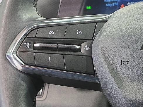 Used 2025 Chevrolet Equinox LT w/ Safety and Technology Package FWD image 12