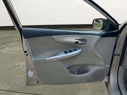 Used 2012 Toyota Corolla LE FWD image 10