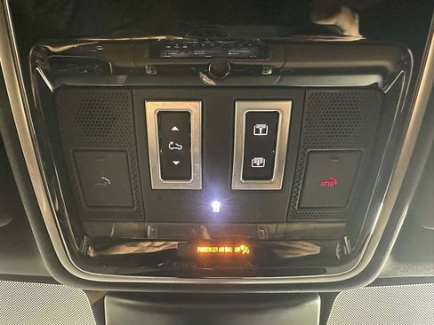 Used 2020 Land Rover Range Rover Sport SVR image 43
