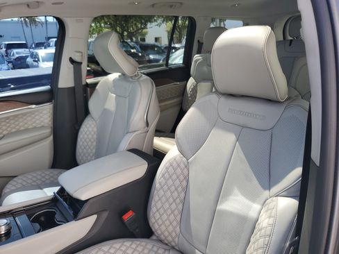 Used 2021 Jeep Grand Cherokee L Summit w/ Luxury Tech Group V RWD image 22