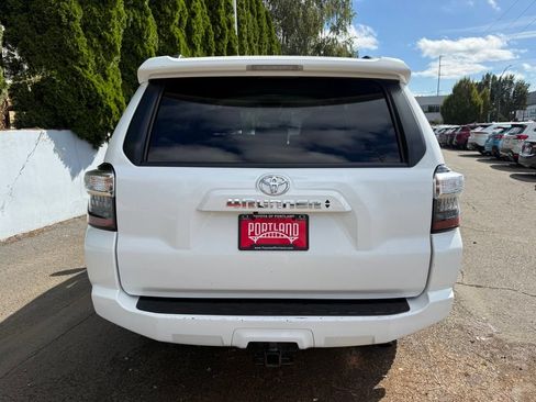Used 2022 Toyota 4Runner SR5 AWD/4WD image 6