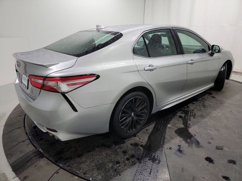 Used 2019 Toyota Camry SE w/ Carpet Mat Package image 9