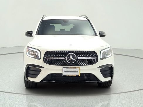 Used 2023 Mercedes-Benz GLB 250 image 2