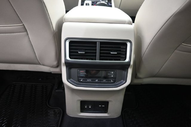 Used 2024 Volkswagen Atlas SEL Premium R-Line AWD/4WD image 24