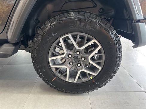 New 2025 Jeep Wrangler Unlimited Sahara AWD/4WD image 18
