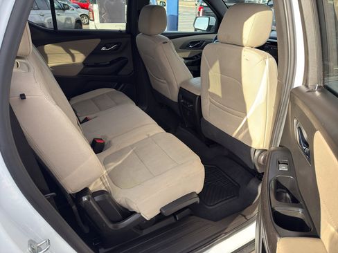 Used 2023 Chevrolet Traverse LS image 14
