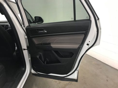 Used 2021 Volkswagen Atlas Cross Sport SE image 30