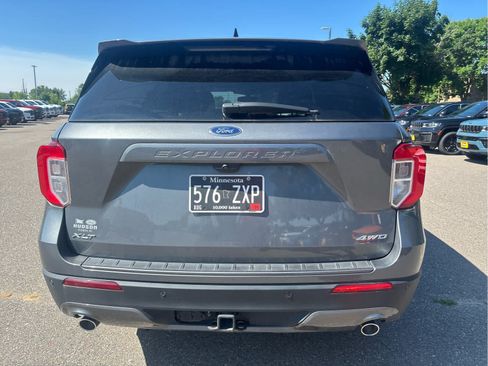 Used 2023 Ford Explorer XLT w/ Equipment Group 202A AWD/4WD image 7