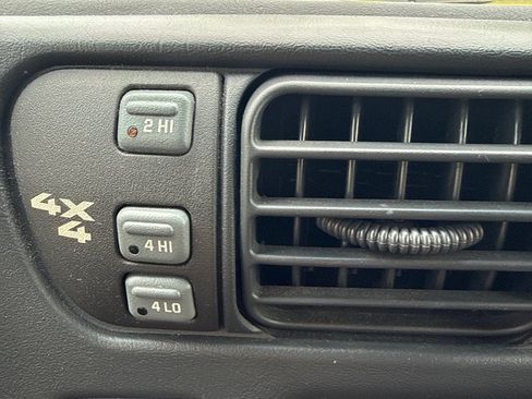 Used 2001 GMC Jimmy SLE w/ SLE Luxury Equipment Group AWD/4WD image 22