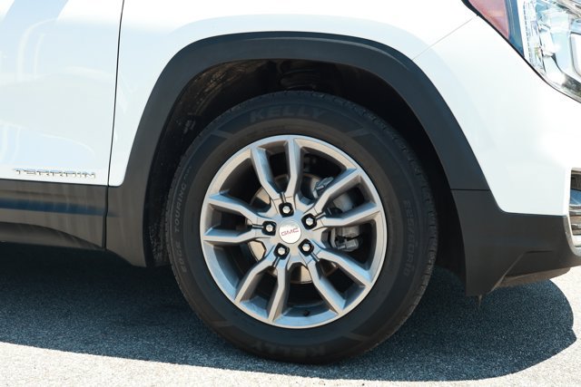 Used 2022 GMC Terrain SLT w/ Infotainment Package II FWD image 5