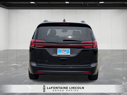 Used 2025 Chrysler Pacifica Limited