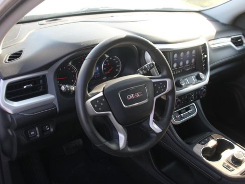 Used 2023 GMC Acadia SLE w/ Driver Convenience Package FWD image 17