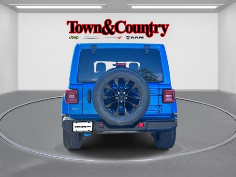 Used 2023 Jeep Wrangler Unlimited Sahara w/ Cold Weather Group image 5