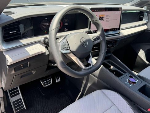 Certified 2026 Volkswagen Tiguan SE R-Line FWD image 4