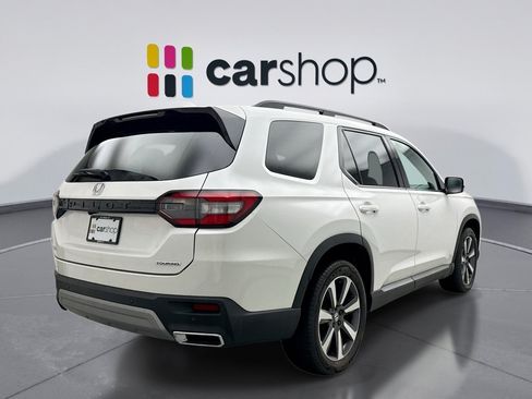 Used 2023 Honda Pilot Touring image 5