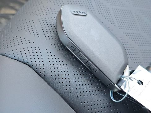 New 2026 Kia Carnival LXS image 35