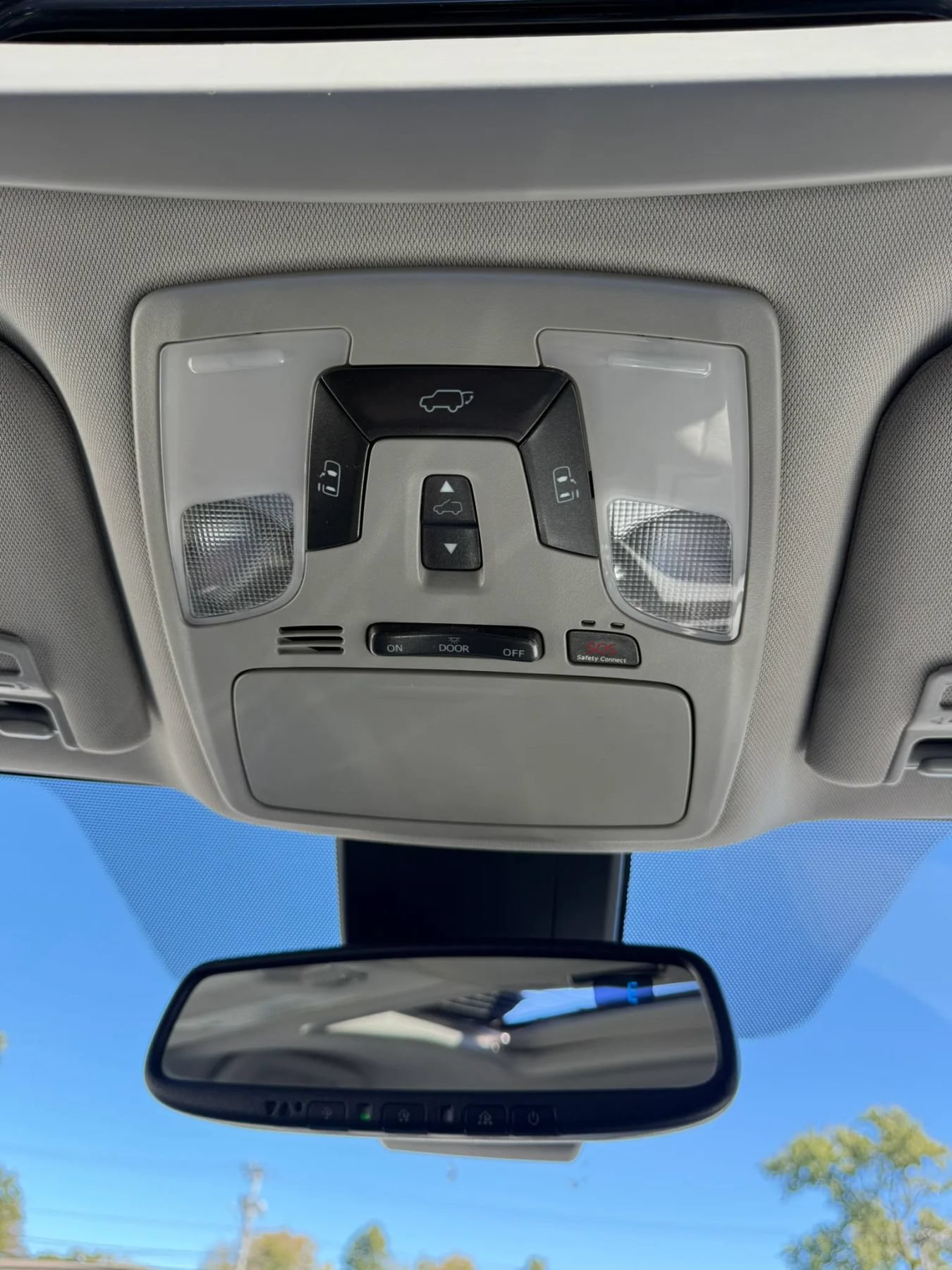 Used 2018 Toyota Sienna XLE w/ XLE Navigation Package FWD image 39