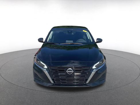 Used 2025 Nissan Altima 2.5 SV image 3