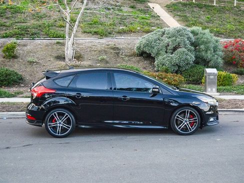 Used 2016 Ford Focus ST image 7