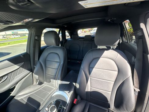 Used 2019 Mercedes-Benz GLC 300 4MATIC image 9