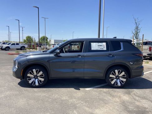 New 2026 Mitsubishi Outlander SE FWD image 4