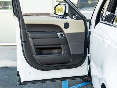 Used 2018 Land Rover Range Rover Sport HSE image 12