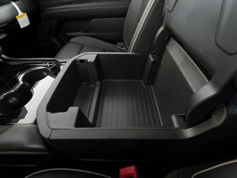 Used 2025 GMC Yukon Elevation w/ LPO, Yukon Black Package image 32