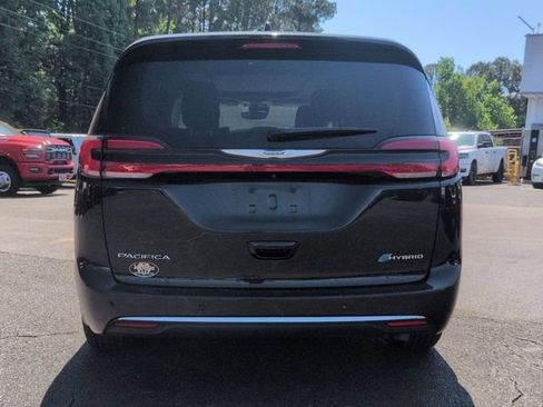 Used 2023 Chrysler Pacifica Limited FWD image 4