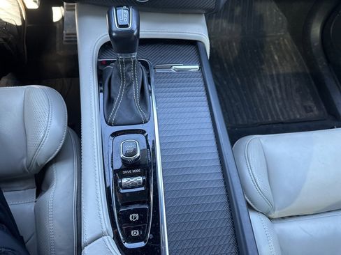 Used 2020 Volvo XC90 T6 R-Design w/ Protection Package Premier image 29