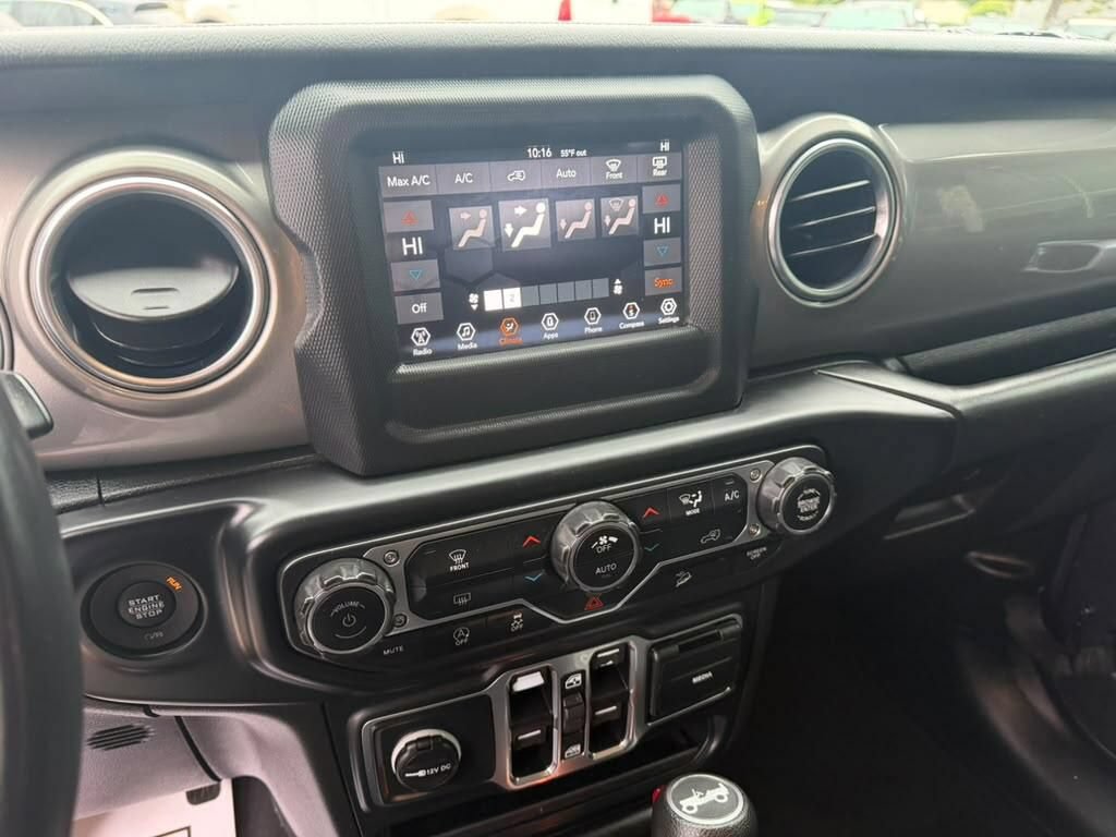 Used 2019 Jeep Wrangler Unlimited Sahara AWD/4WD image 16