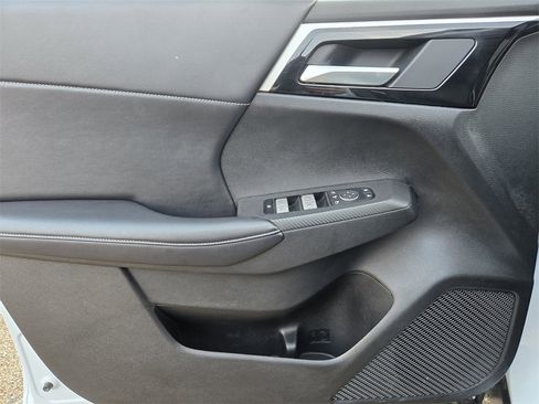 Used 2024 Mitsubishi Outlander SE image 11