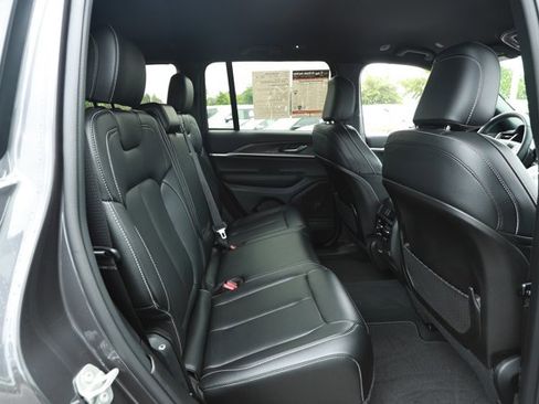 Used 2024 Jeep Grand Cherokee Limited w/ Black Appearance Package RWD image 30