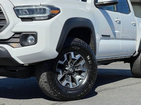 Used 2023 Toyota Tacoma TRD Off-Road w/ Technology Package image 2
