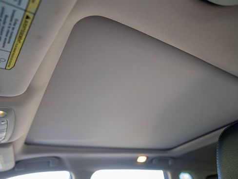 Used 2016 Nissan Rogue SL w/ SL Premium Package image 16