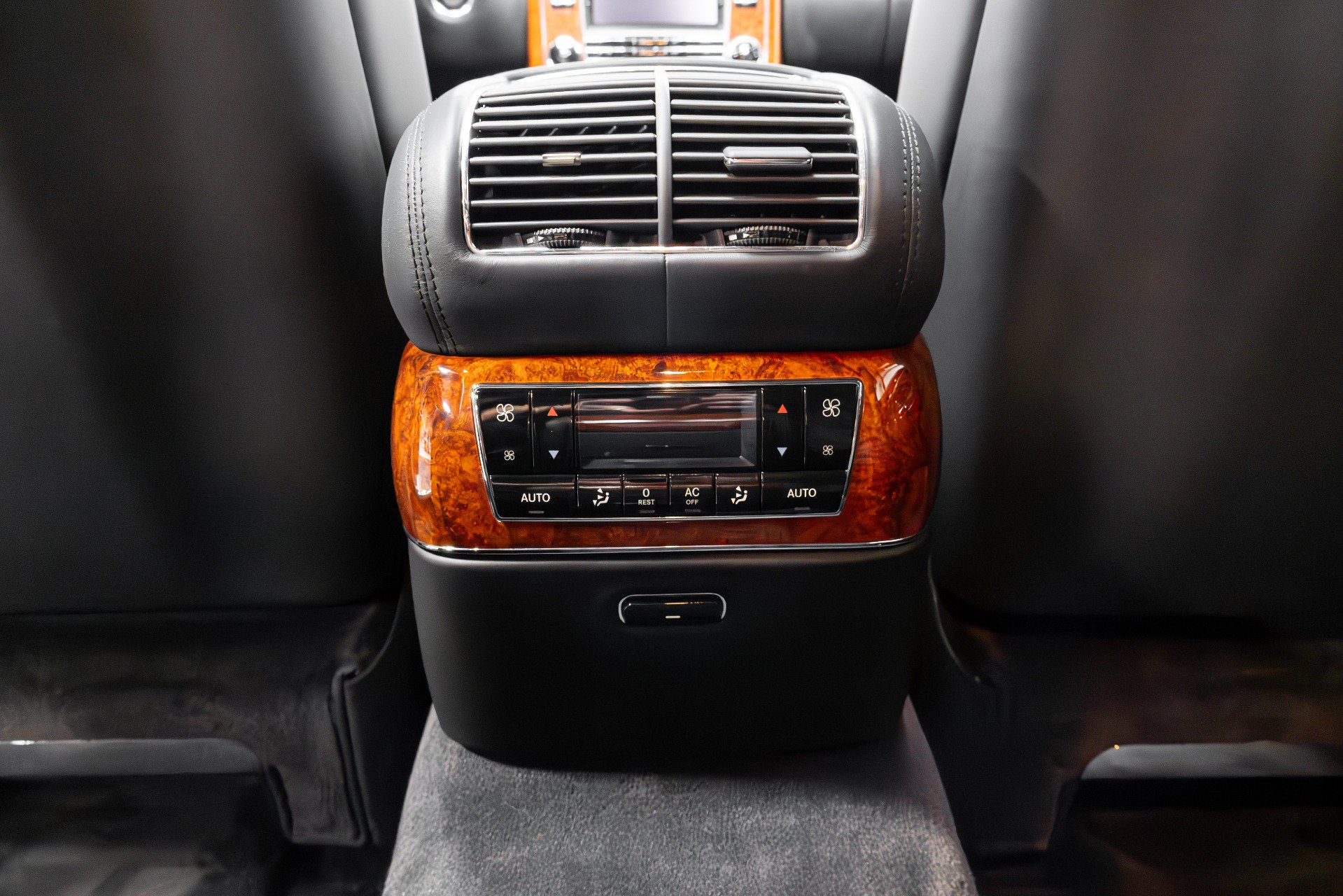 Used 2004 Maybach 57 RWD image 36
