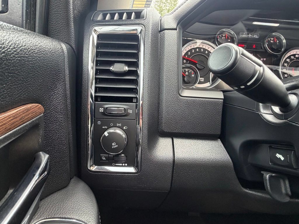 Used 2016 RAM 1500 Laramie w/ Convenience Group AWD/4WD image 19