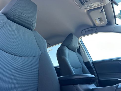 Used 2022 Toyota RAV4 LE image 21