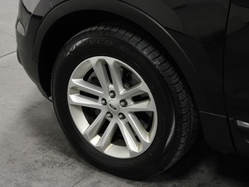 Used 2015 Ford Explorer XLT w/ Equipment Group 202B image 10