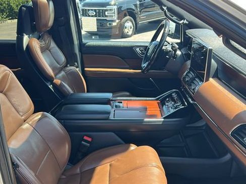 Used 2022 Lincoln Navigator L Reserve AWD/4WD image 11