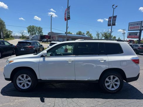 Used 2013 Toyota Highlander Plus FWD image 4