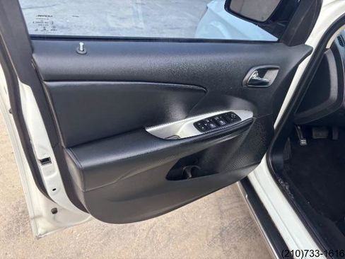 Used 2017 Dodge Journey Crossroad w/ Mopar Chrome Accent Package FWD image 15