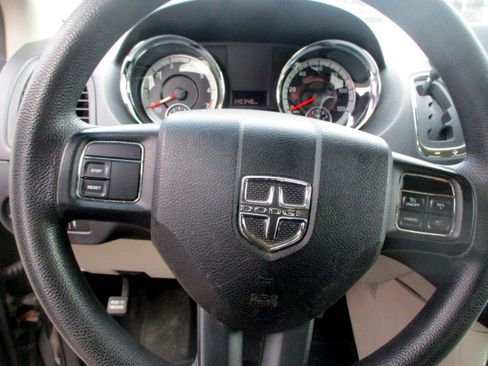 Used 2017 Dodge Grand Caravan SXT image 12