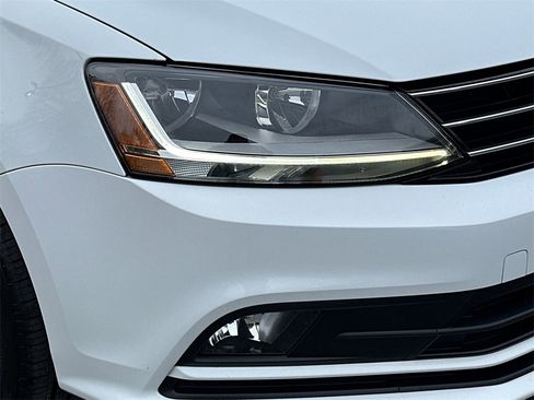 Used 2017 Volkswagen Jetta SEL image 10