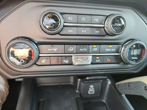 New 2026 Ford Bronco Badlands AWD/4WD image 22